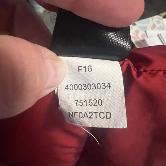 The North Face Men's Aconcagua 2 Insulated Vest Brick House Red SIZE L Cabincore - Picture 8 of 11